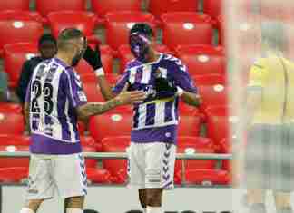 Roger desconocía que ponerse una máscara suponía amonestación