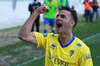 Artículo en el que se echa de menos a Juan Villar en Cádiz