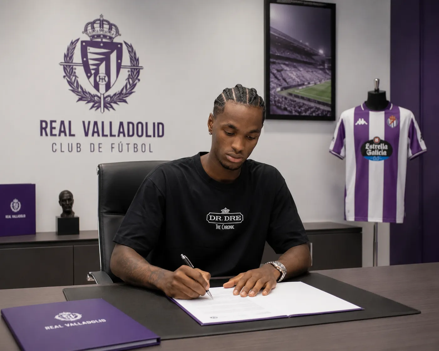 MARCA: Álex Balboa ha firmado su vinculación con el Real Valladolid