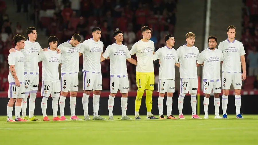 Los jugadores del Real Valladolid homenajean al doctor Lomo